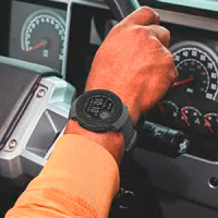 Garmin підтримує здоров’я далекобійників і додає більше зручності у дорозі з розумним годинником Instinct 2 – dēzl Edition, створеним спеціально для водіїв вантажівок