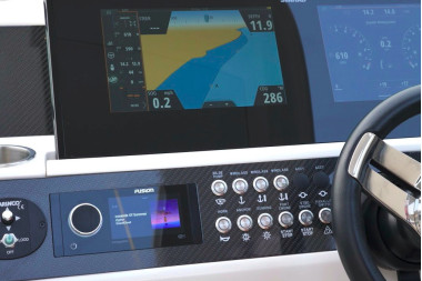 Огляд морської стереосистеми Fusion Apollo RA770