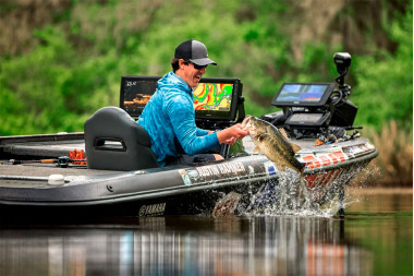Garmin розширює серію ECHOMAP Ultra 2, додаючи більші 16-дюймові картплотери